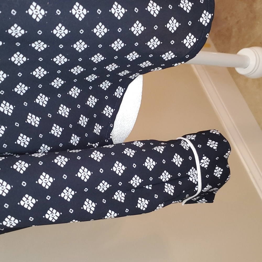 LOFT Beautiful Navy & White Top! 💙💙💙 - Picture 4 of 11